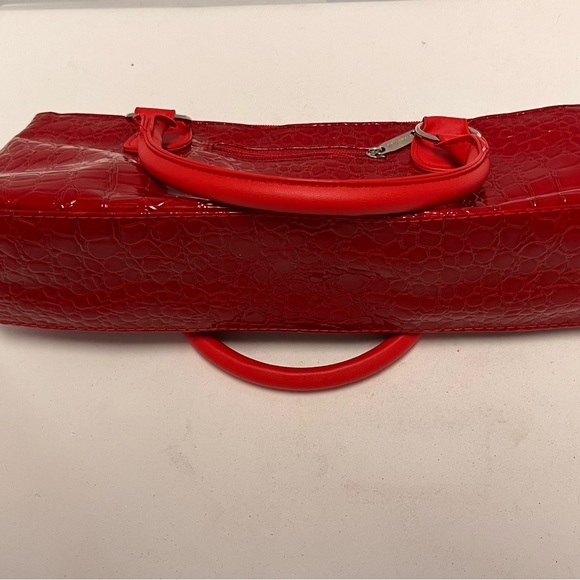 NEW Elegant Red Crocodile-Embossed insulated Handbag - Picture 4 of 6